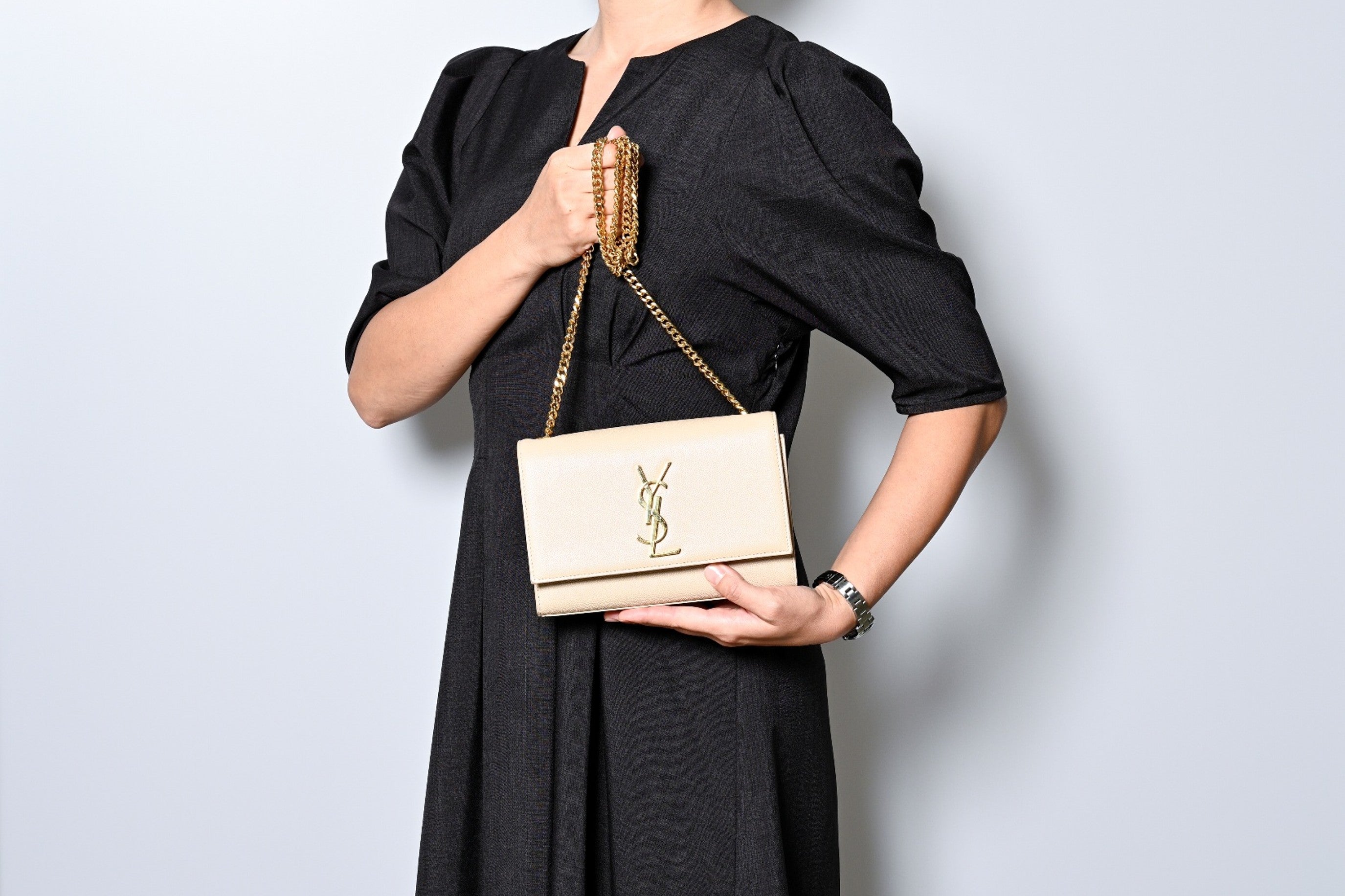 ■Saint Laurent（サンローラン）良品 /ハンドバッグ/ ゴールド系 SAINT LAURENT(サンローラン)完全ガイド｜芸能人愛用で選ぶおすすめ