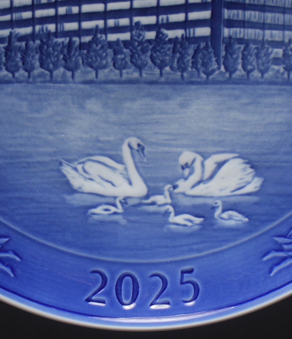 美品 Royal Copenhagen イヤープレート 飾り皿 18cm 帝国劇場オリジナルデザイン2025年 ロイヤルコペンハーゲン
