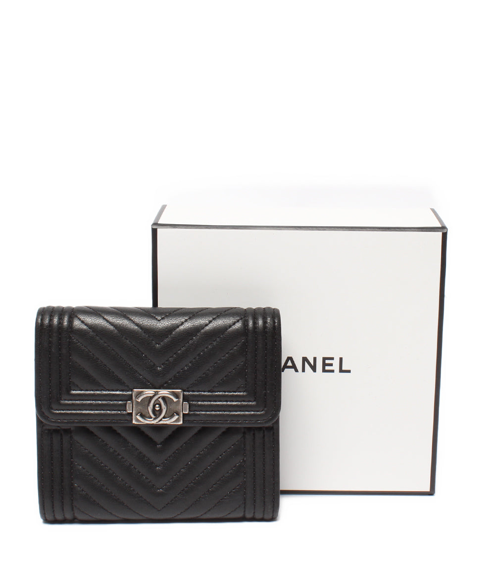 CHANEL 二つ折り財布 31番台 シェブロン Vステッチ シルバー金具 ボーイシャネル レディース シャネル