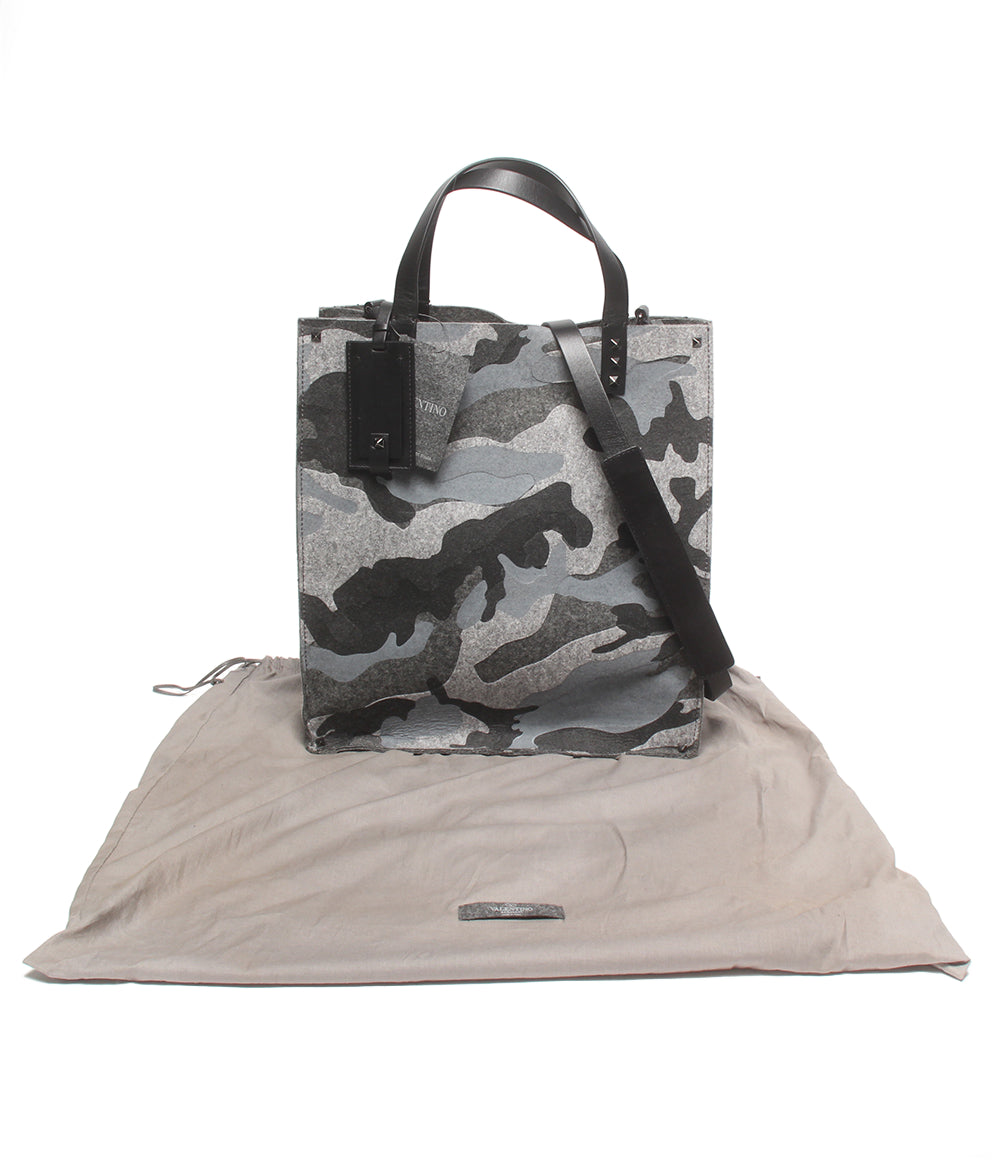 美品 VALENTINO 2WAY トートバッグ ショルダーバッグ 斜め掛け スタッズ カモフラ柄 迷彩柄 メンズ ヴァレンティノ