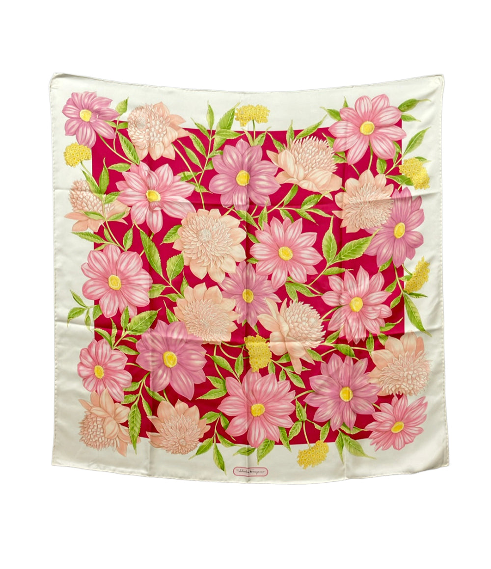 美品 Salvatore Ferragamo フェラガモ スカーフ 花柄　ピンク ピンク系 FERRAGAMO(フェラガモ) スカーフ(レディース) - ブランド通販