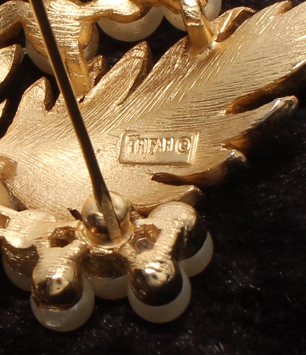 トリファリ ブローチ リーフモチーフ レディース TRIFARI