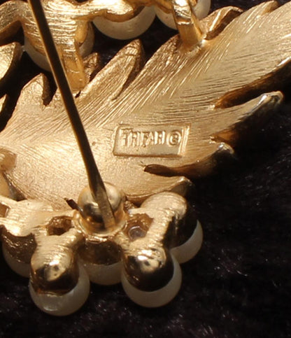 トリファリ ブローチ リーフモチーフ レディース TRIFARI