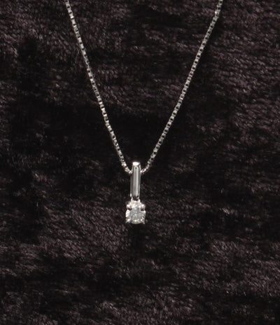 美品 ネックレス K18WG ダイヤ 0.10ct レディース