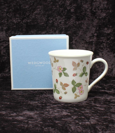 美品 ウェッジウッド マグカップ ワイルドストロベリー WILD STRAWBERRY WEDGWOOD