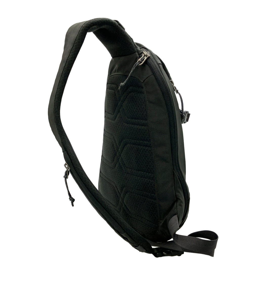 美品 patagonia ボディバッグ アトムスリング Atom Sling 8L メンズ パタゴニア