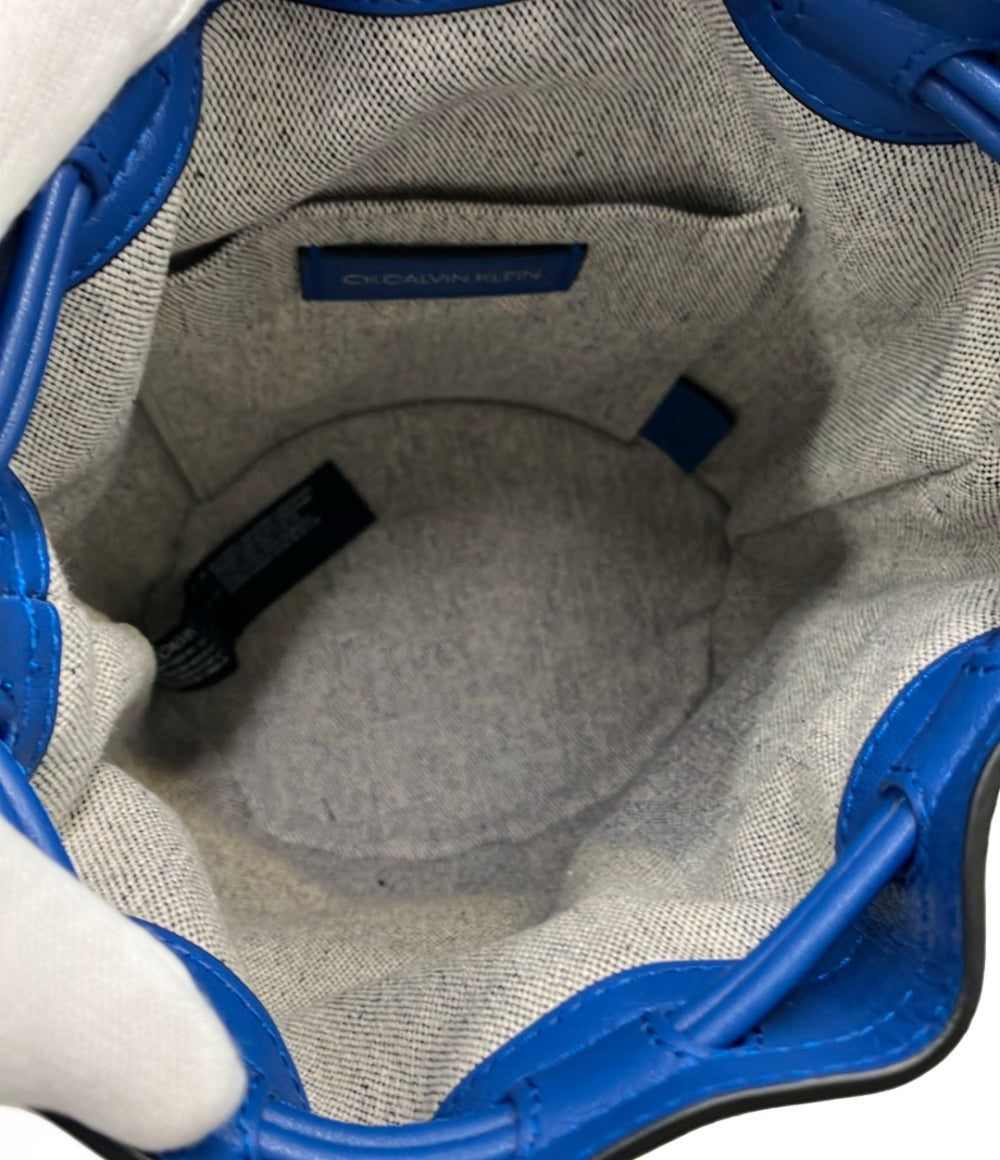 美品 Calvin klein ショルダーバッグ 斜め掛け ミニパッチバケットバッグ ワッペン レディース カルバンクライン