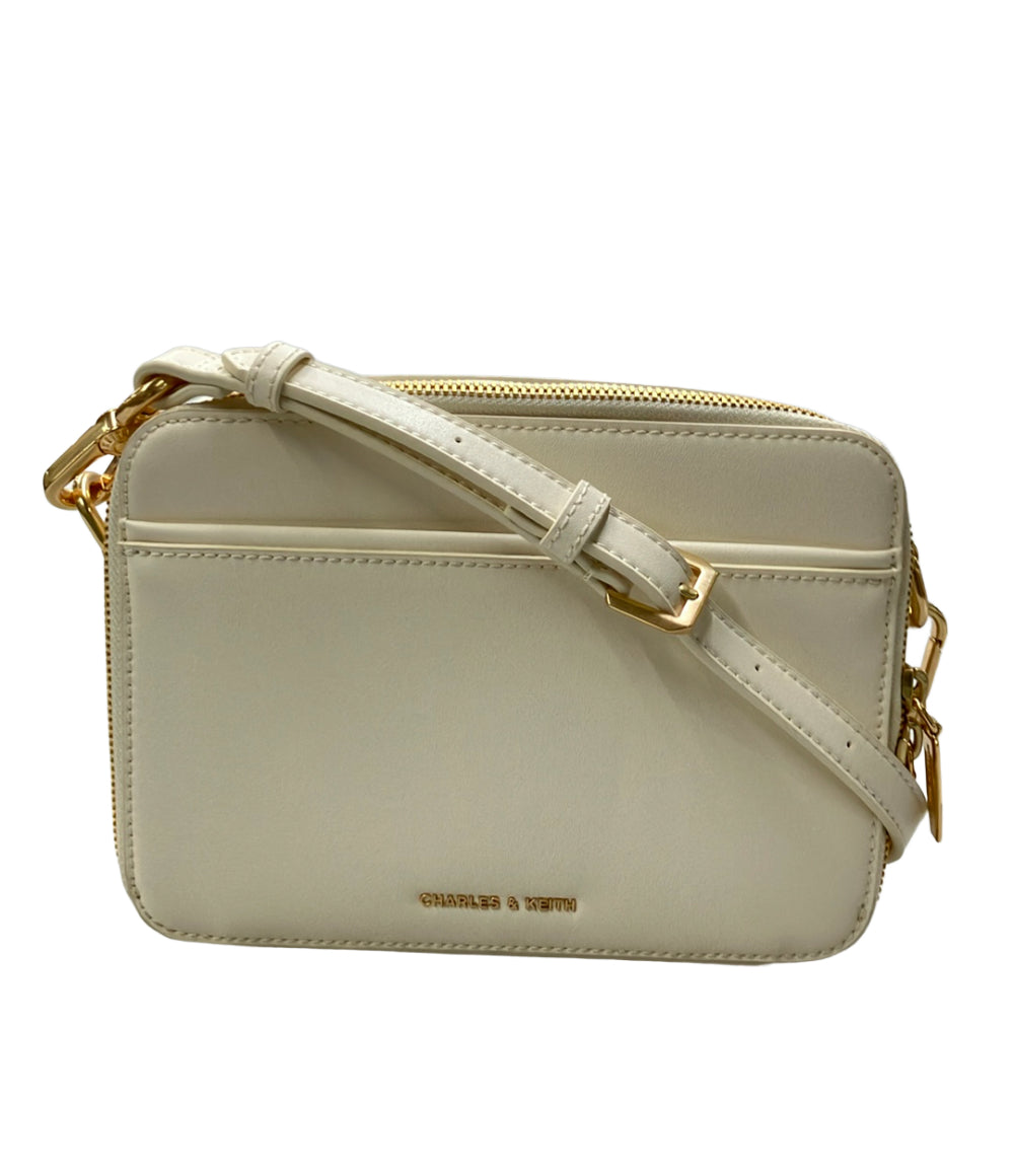美品 CHARLES&KEITH ショルダーバッグ 斜め掛け レディース チャールズ＆キース