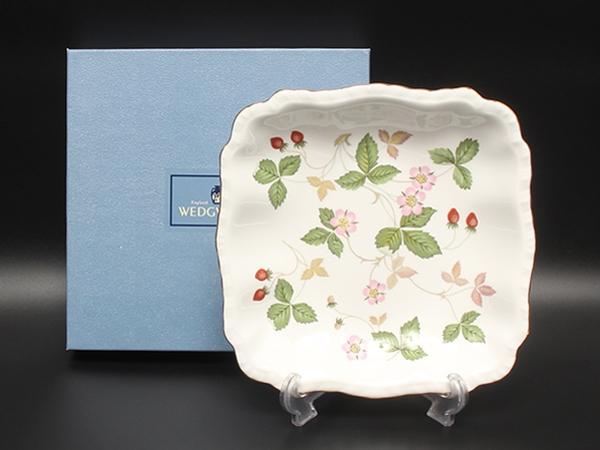 美品 WEDGWOOD スクエアディッシュ 皿 22cm ワイルドストロベリー ウエッジウッド