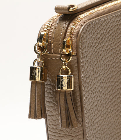 アタオ ショルダーバッグ アミュレット グレージュ レディース ATAO