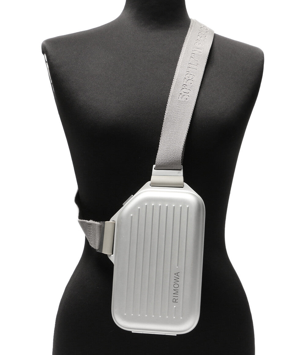 RIMOWA スリングクラッチ リモワ」が人気のアルミ製小型バッグの新作を