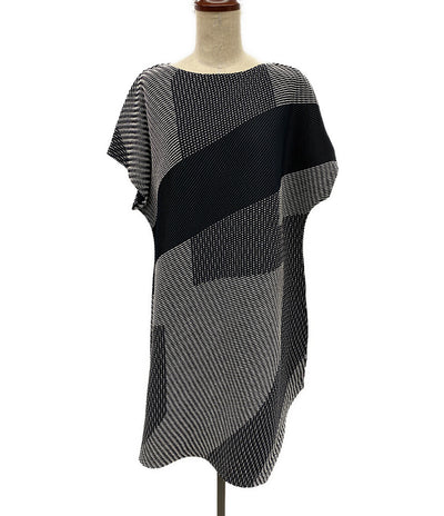 美品 ISSEY MIYAKE 半袖ワンピース IM02FH687 ブラック レディース SIZE 2 イッセイミヤケ