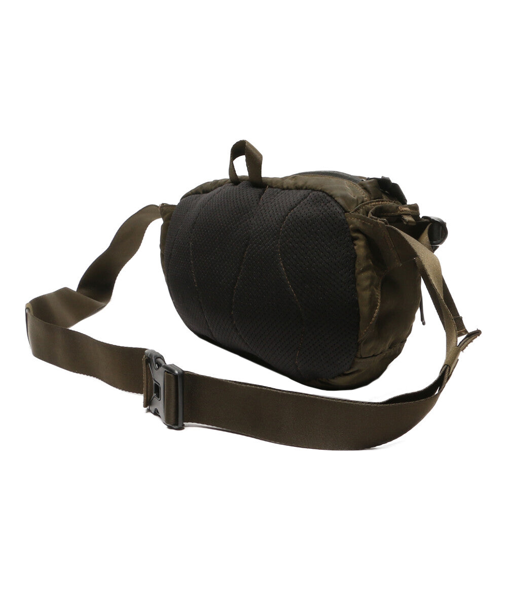 シーピーカンパニー ボディバッグ ナイロンラウンドバッグ カーキ CMAC112A005269G メンズ C.P COMPANY