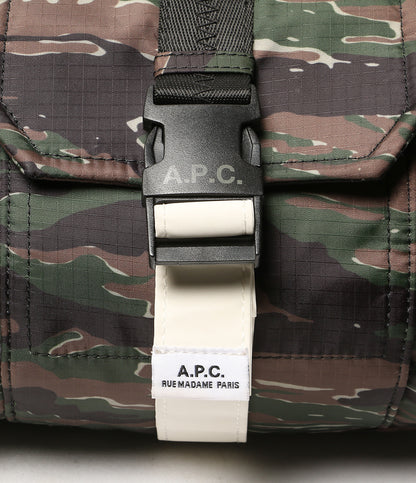A.P.C. ショルダーバッグ besace trek 迷彩 メンズ アーペーセー