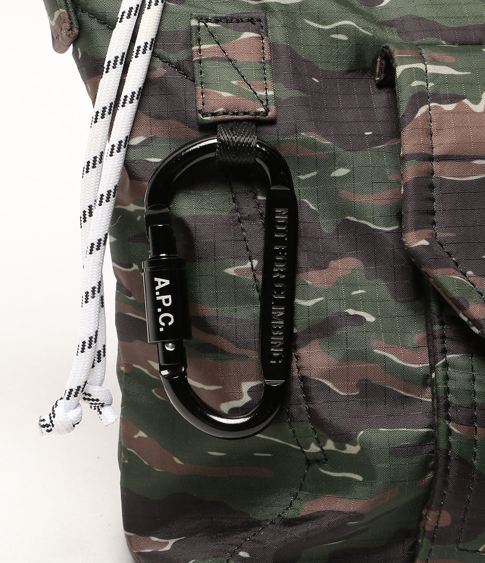 A.P.C. ショルダーバッグ besace trek 迷彩 メンズ アーペーセー