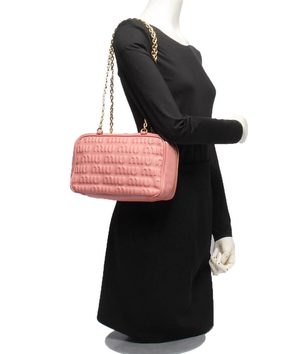 Miu Miu チェーンショルダーバッグ 肩掛け エンボスロゴ レディース ミュウ ミュウ