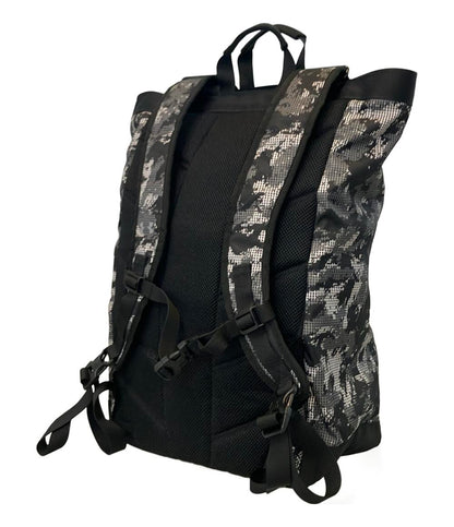 美品 アンダーアーマー リュック カモフラ柄 メンズ UNDER ARMOUR