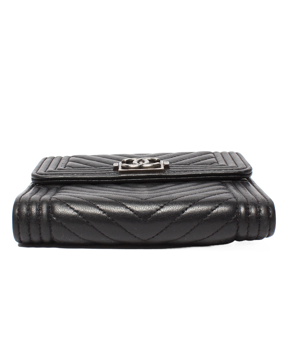 CHANEL 二つ折り財布 31番台 シェブロン Vステッチ シルバー金具 ボーイシャネル レディース シャネル