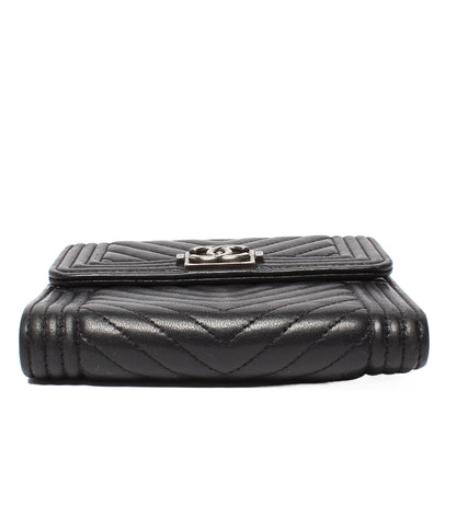 CHANEL 二つ折り財布 31番台 シェブロン Vステッチ シルバー金具 ボーイシャネル レディース シャネル
