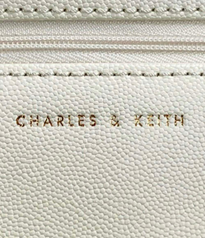 美品 CHARLES＆KEITH ショルダーバッグ  キルトチェーンストラップバッグ 2WAY 肩掛け 斜め掛け クレシダ レディース チャールズ＆キース
