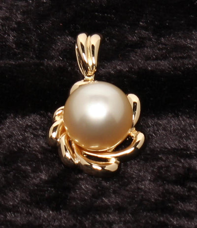 美品 タサキ ペンダントトップ K18 パール 12.4mm レディース TASAKI