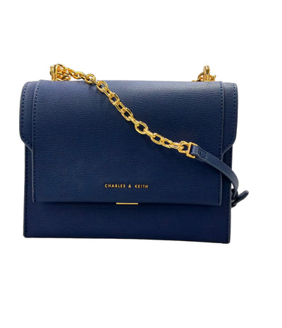 美品 CHARLES&KEITH ショルダーバッグ 斜め掛け チェーン レディース チャールズ＆キース