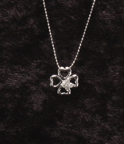 美品 ネックレス K18WG ダイヤ 0.08ct 四つ葉のクローバーモチーフ レディース
