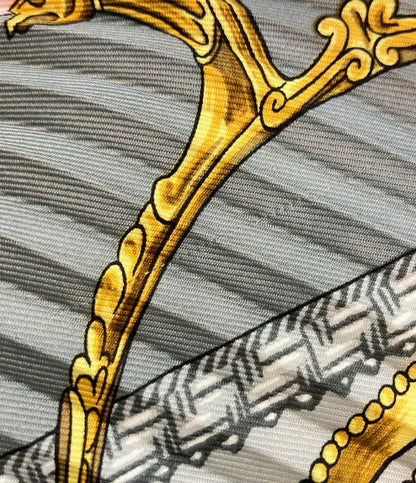 美品 エルメス プリーツスカーフ カレ90 シルク100% 鐙柄 馬具柄 ETRIERS レディース HERMES