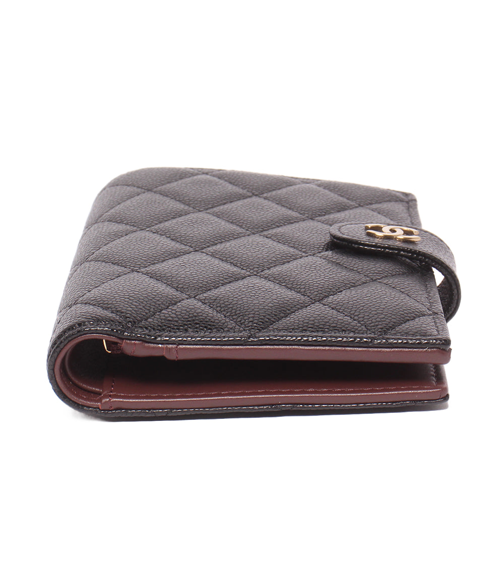 美品 CHANEL 二つ折り財布 パスポートケース マトラッセ ゴールド金具 ランダム番台 キャビアスキン AP3791 レディース シャネル