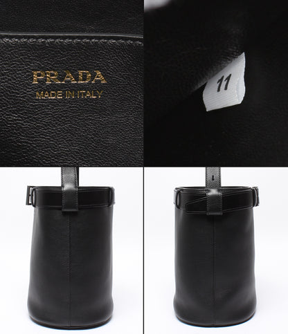 美品 PRADA ショルダーバッグ 肩掛け バックル ベルト付 レザー バケットバッグ レディース プラダ