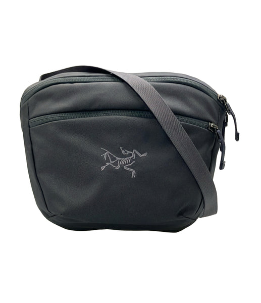 美品 ARC'TERYX ショルダーバッグ 斜め掛け レディース アークテリクス
