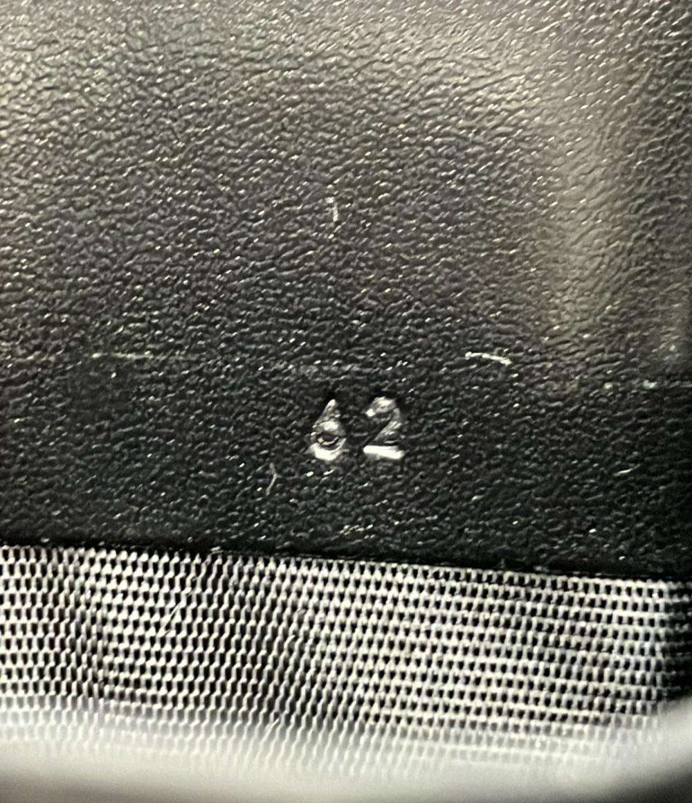 PRADA 三つ折りマルチ財布 パテントレザーパスポートケース ユニセックス プラダ