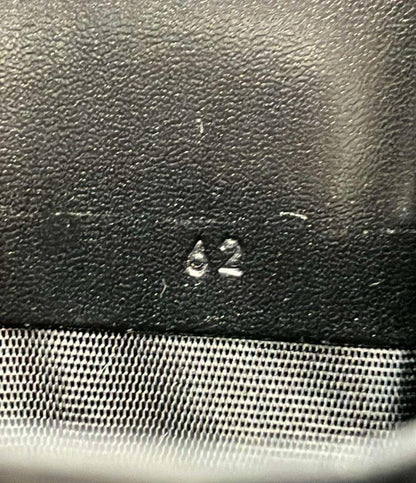 PRADA 三つ折りマルチ財布 パテントレザーパスポートケース ユニセックス プラダ