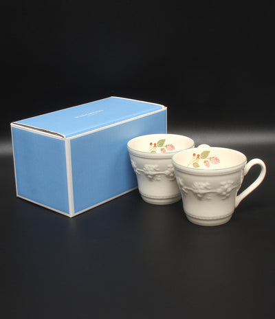 美品 WEDGWOOD マグカップ 2点セット ペア フェスティビティ ラズベリー ウエッジウッド