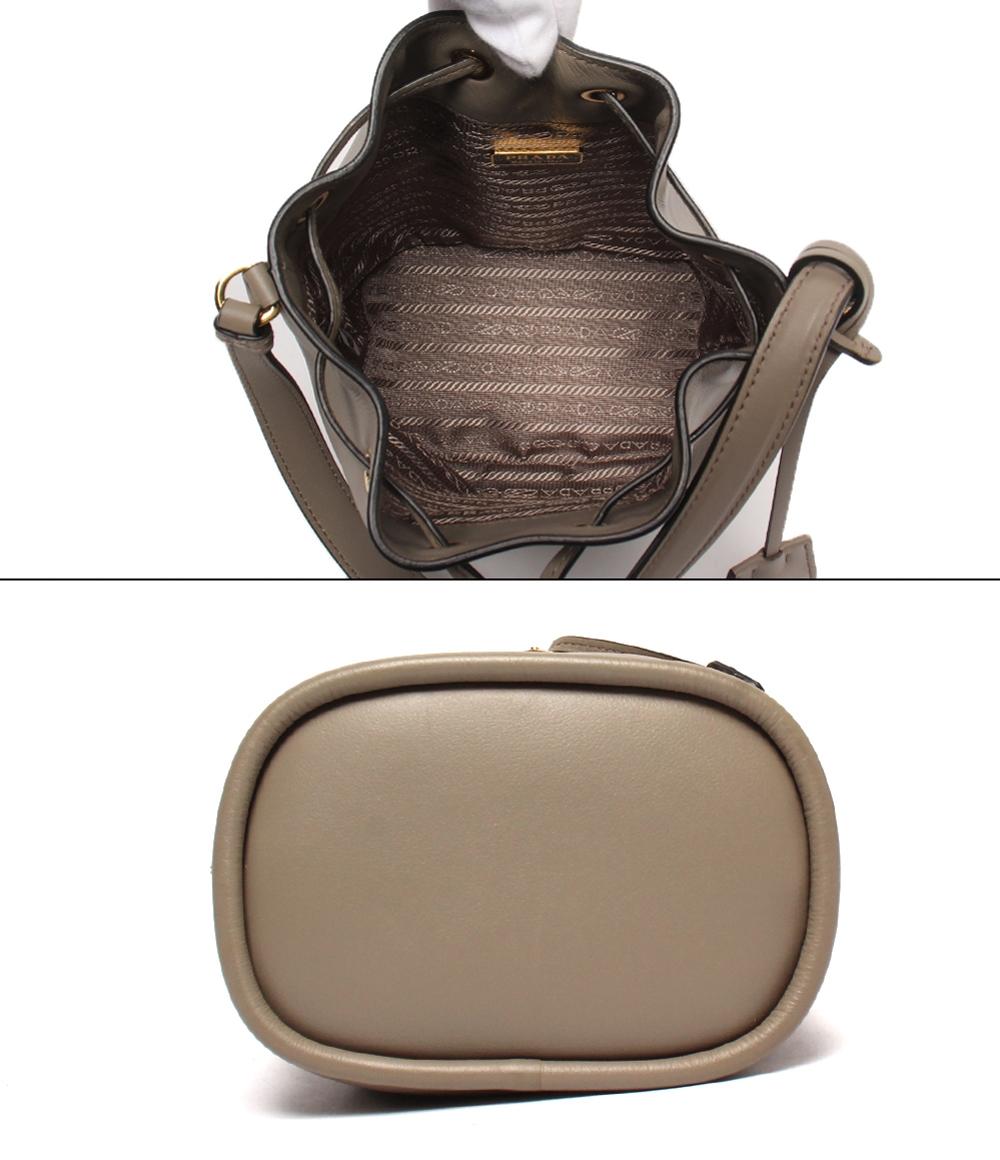 美品 PRADA 2wayショルダーバッグ ハンドバッグ 斜め掛け CLAYGRAY Re-Edition 1978 バケットバッグ レディース プラダ