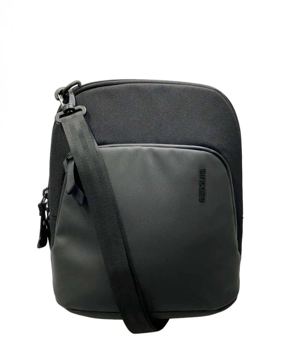 美品 incase ショルダーバッグ 斜め掛け ユニセックス インケース