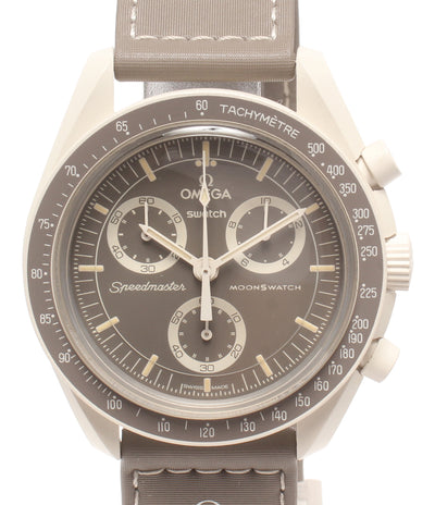美品 Swatch OMEGA 腕時計 MISSION ON EARTH – DESERT クオーツ グレージュ レディース メンズ スウォッチ オメガ