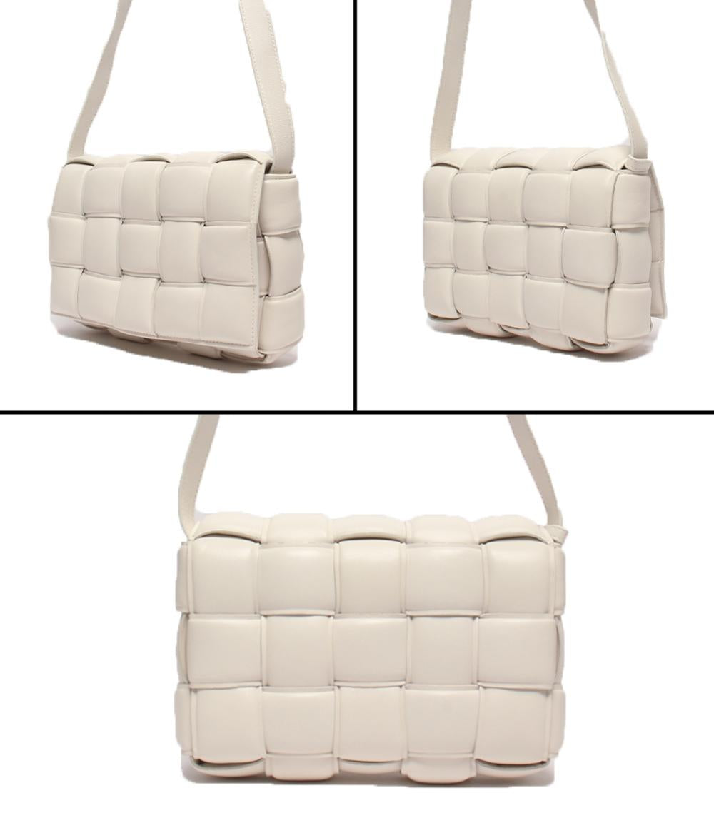 ボッテガ・ヴェネタ ショルダーバッグ 斜め掛け 肩掛け パデッド カセット イントレチャート レディース BOTTEGA VENETA