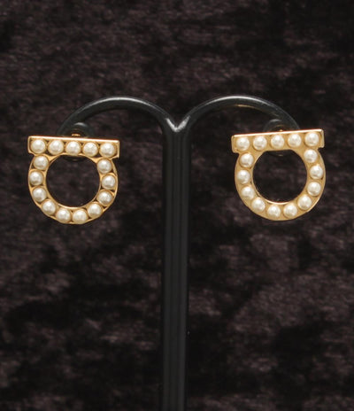 美品 Salvatore Ferragamo ピアス ガンチーニ フェイクパール レディース サルヴァトーレフェラガモ