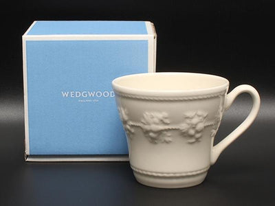 美品 WEDGWOOD マグカップ フェスティビティ アイボリー ウエッジウッド