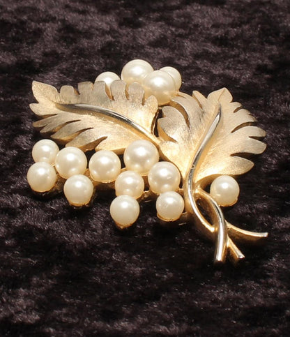 トリファリ ブローチ リーフモチーフ レディース TRIFARI