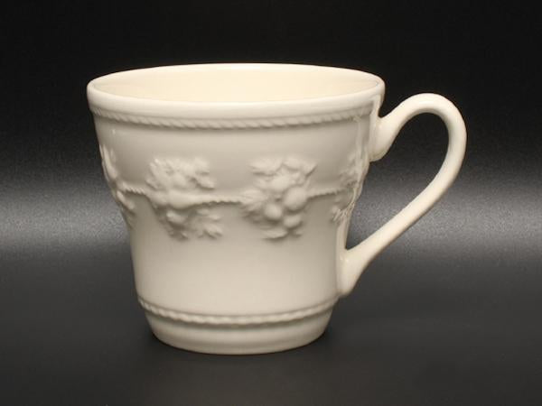 美品 WEDGWOOD マグカップ フェスティビティ アイボリー ウエッジウッド