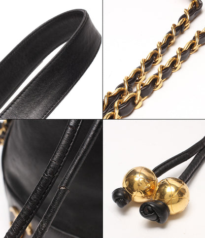 CHANEL チェーンショルダーバッグ 肩掛け ゴールド金具 巾着 ラムスキン トリプルココマーク 2番台 レディース シャネル