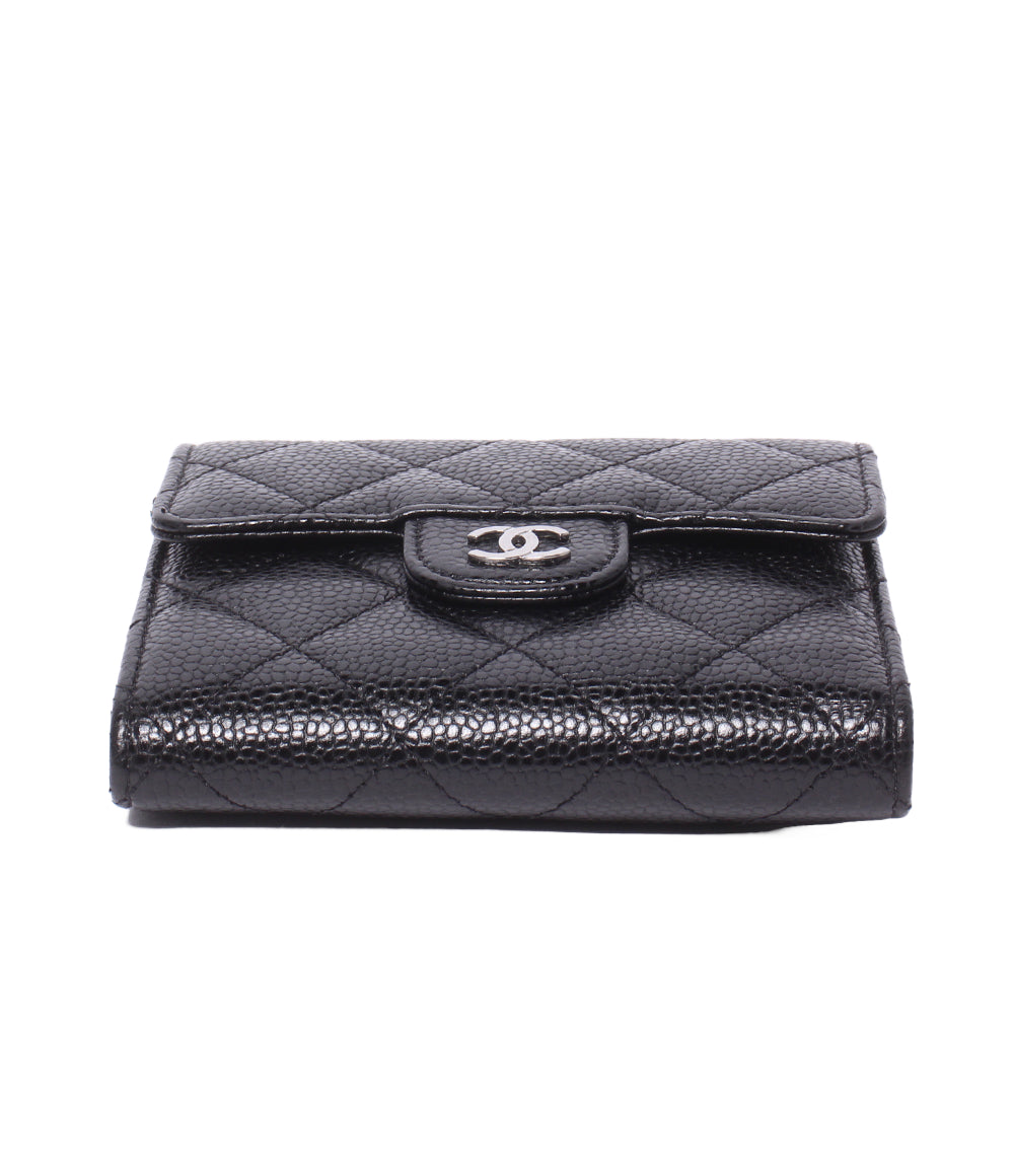 CHANEL 三つ折り財布 シルバー金具 ランダム番台 クラシックスモールフラップウォレット キャビアスキン AP0231 レディース シャネル