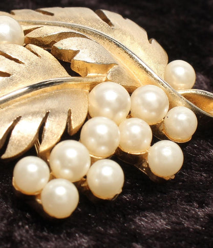 トリファリ ブローチ リーフモチーフ レディース TRIFARI