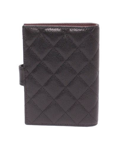 美品 CHANEL 二つ折り財布 パスポートケース マトラッセ ゴールド金具 ランダム番台 キャビアスキン AP3791 レディース シャネル