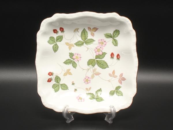美品 WEDGWOOD スクエアディッシュ 皿 22cm ワイルドストロベリー ウエッジウッド