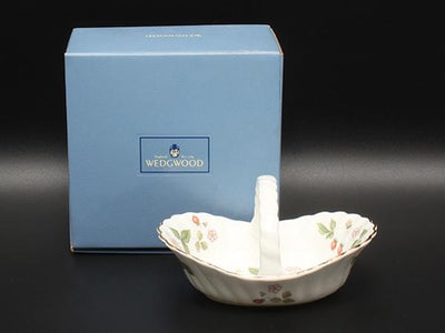 美品 WEDGWOOD 小物入れ カンタベリーバスケット ワイルドストロベリー ウエッジウッド