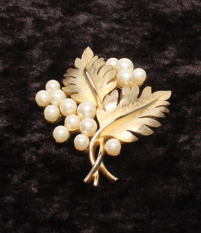 トリファリ ブローチ リーフモチーフ レディース TRIFARI