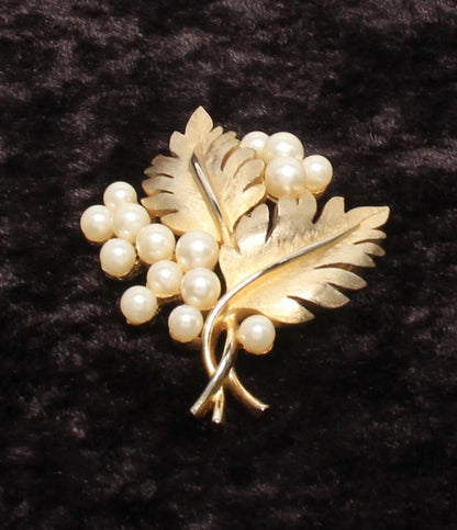 トリファリ ブローチ リーフモチーフ レディース TRIFARI